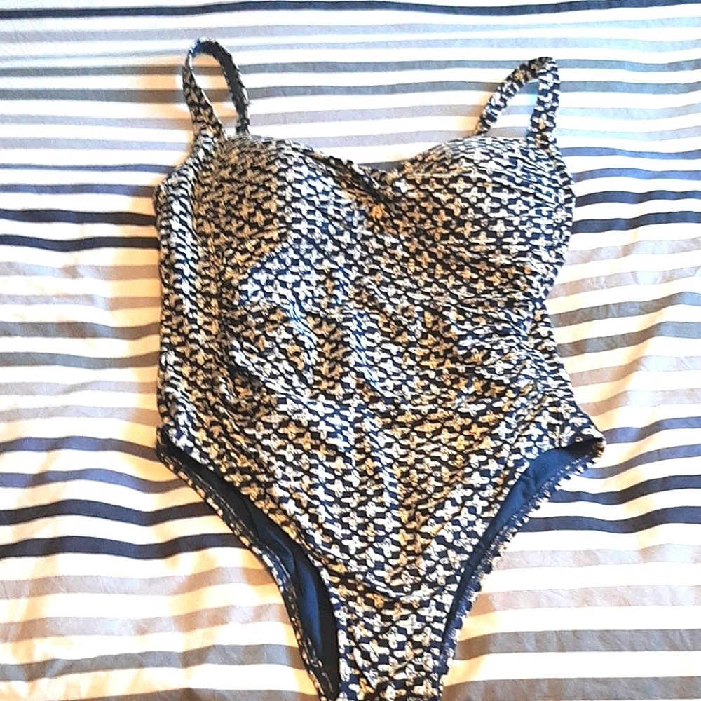 Swim suit